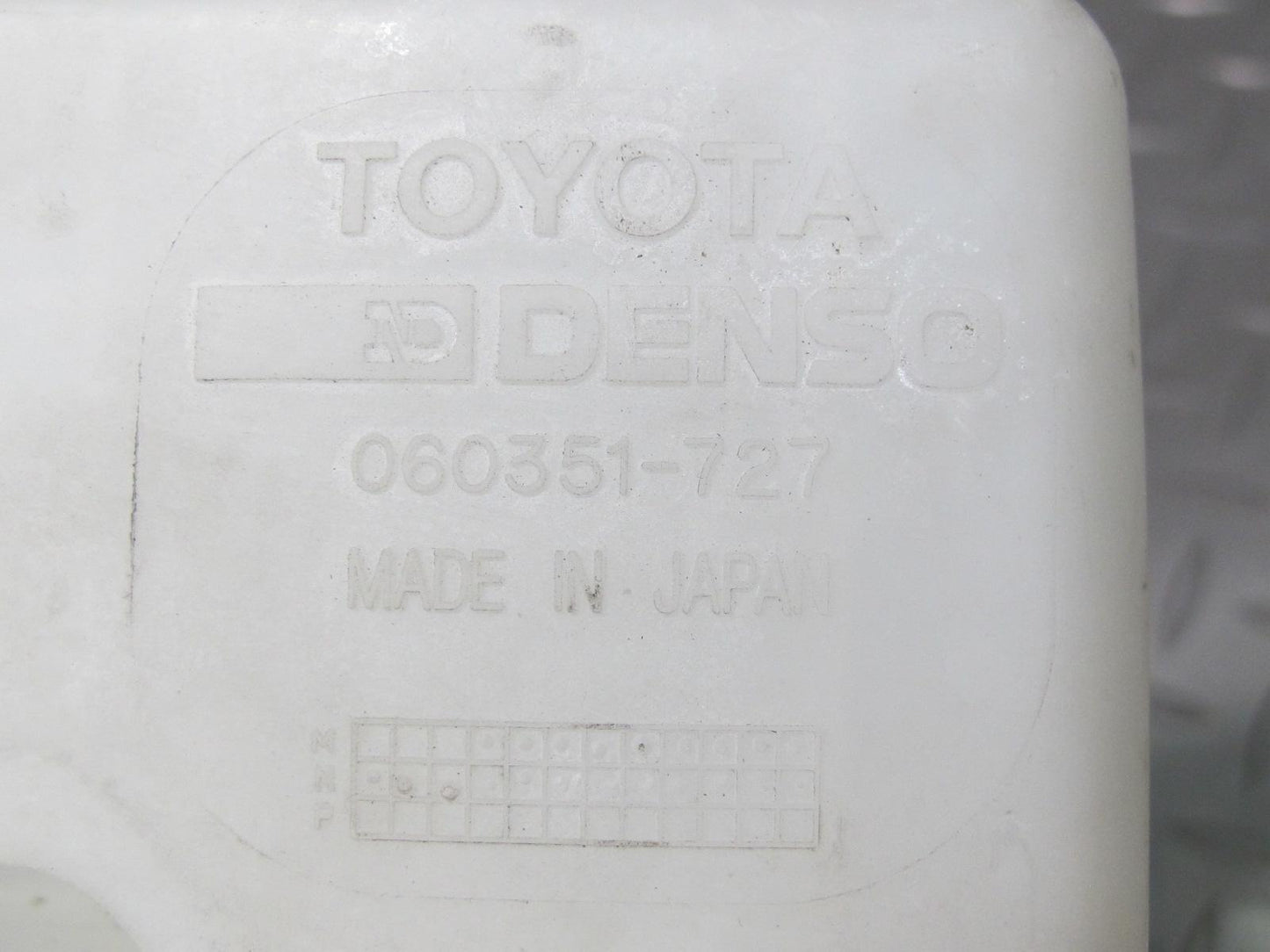 96-98 Toyota MARK2 JZX100 Windshield Washer Reservoir Tank w Pump OEM