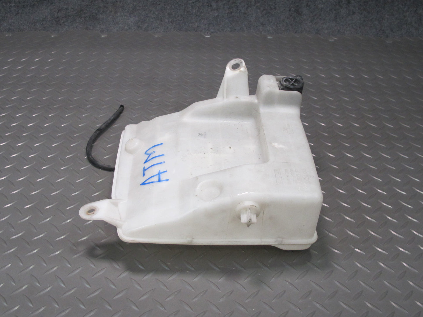 96-98 Toyota MARK2 JZX100 Windshield Washer Reservoir Tank w Pump OEM