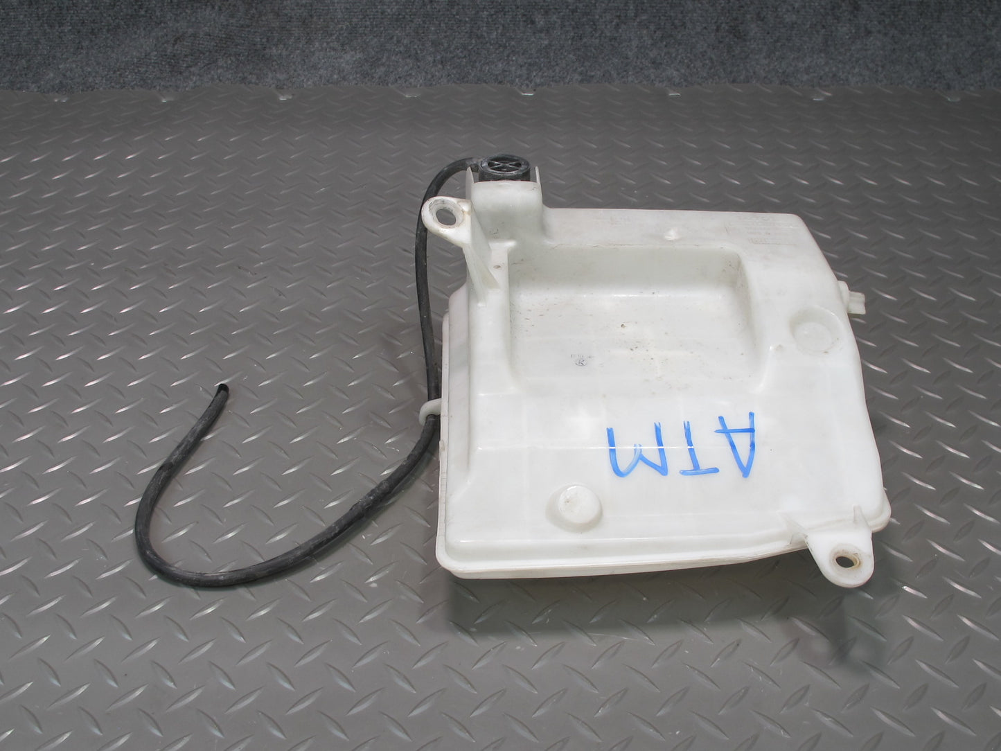 96-98 Toyota MARK2 JZX100 Windshield Washer Reservoir Tank w Pump OEM