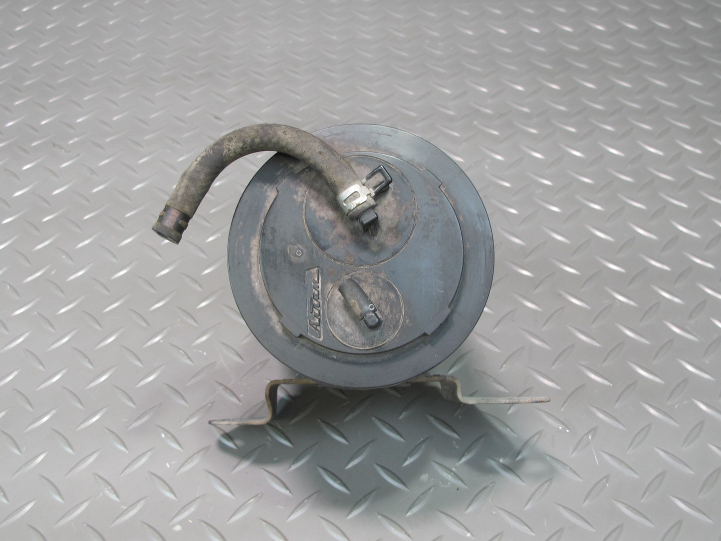 96-98 Toyota MARK2 JZX100 1JZGE Fuel Evap Vapor Charcoal Canister OEM