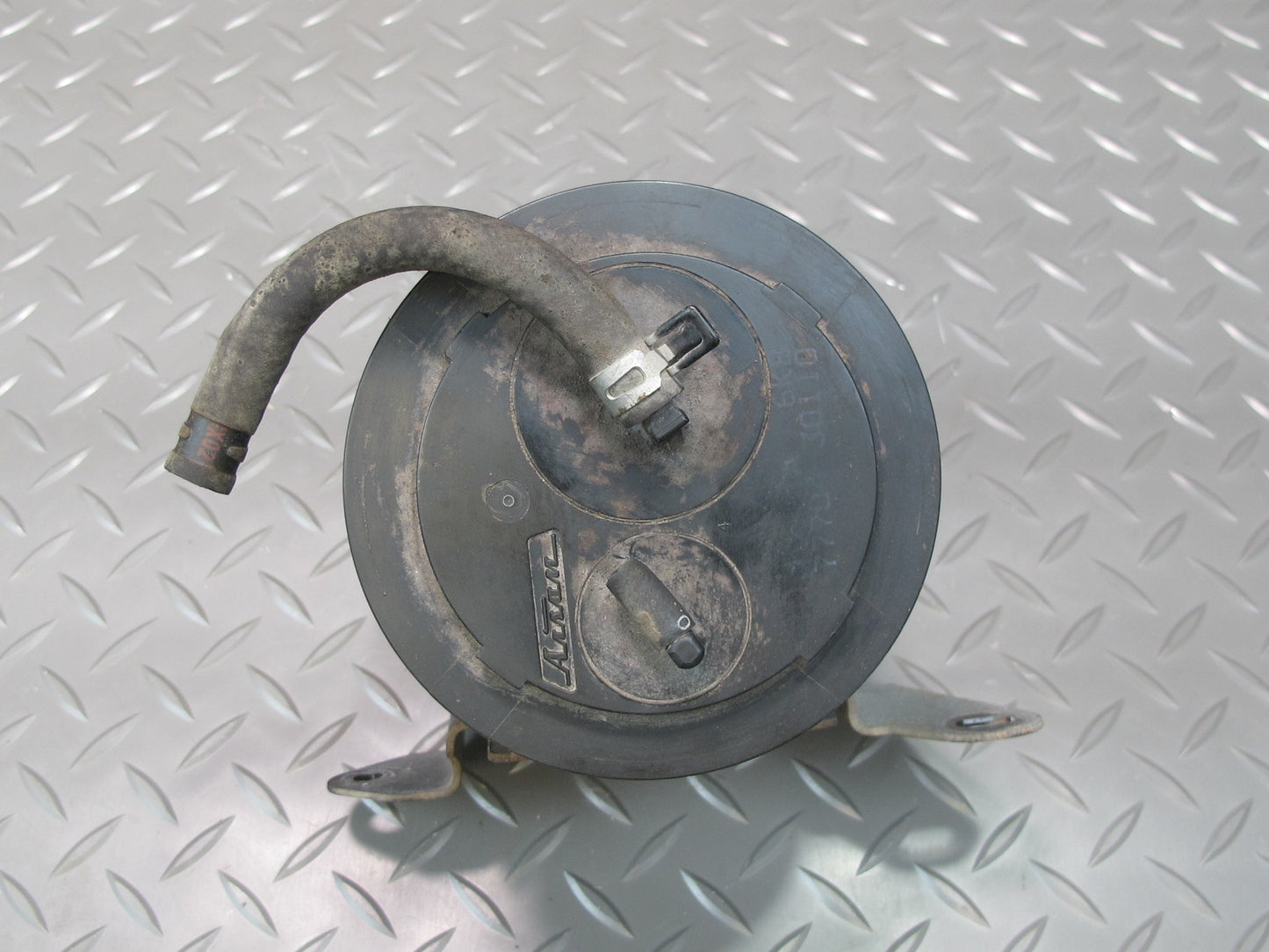 96-98 Toyota MARK2 JZX100 1JZGE Fuel Evap Vapor Charcoal Canister OEM