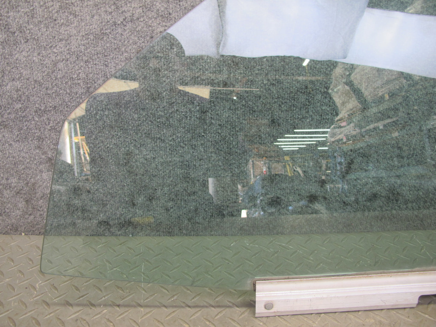 90-95 Mercedes W124 300D Sedan Front Left Door Glass Window OEM