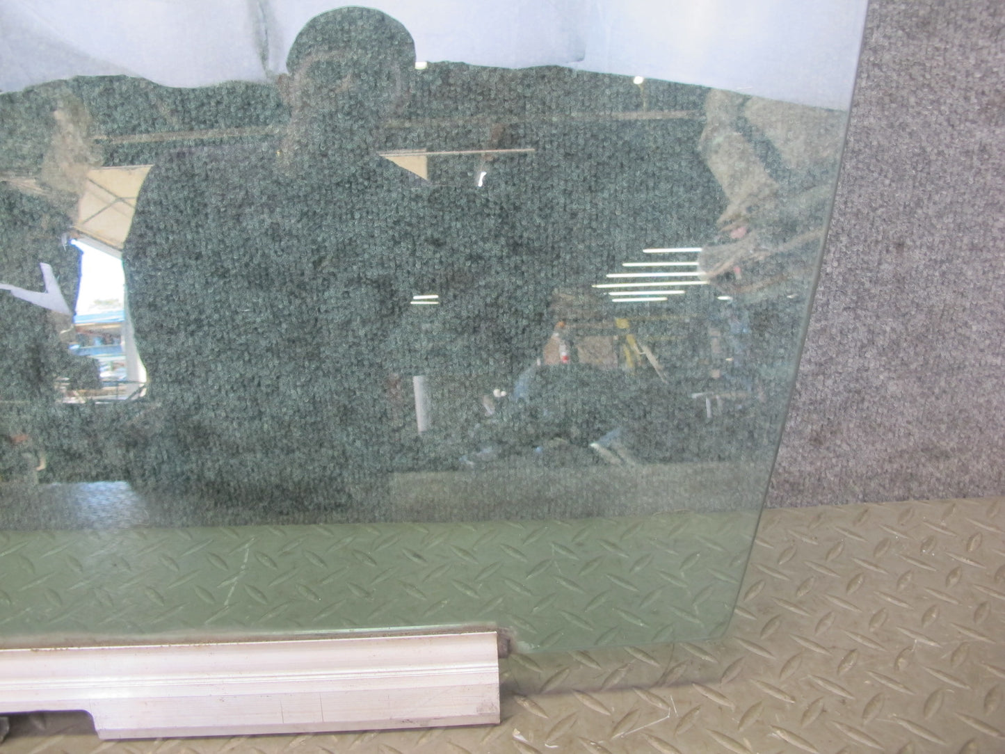 90-95 Mercedes W124 300D Sedan Front Left Door Glass Window OEM