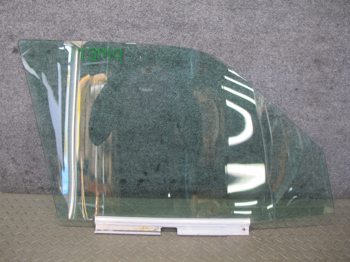 90-95 Mercedes W124 300D Sedan Front Left Door Glass Window OEM