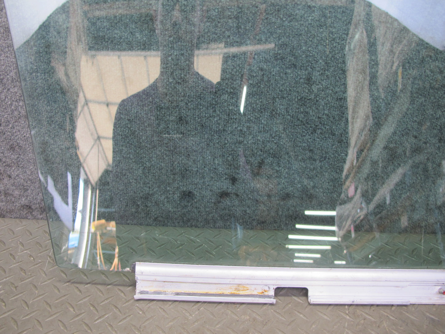 90-95 Mercedes W124 300D Sedan Front Left Door Glass Window OEM