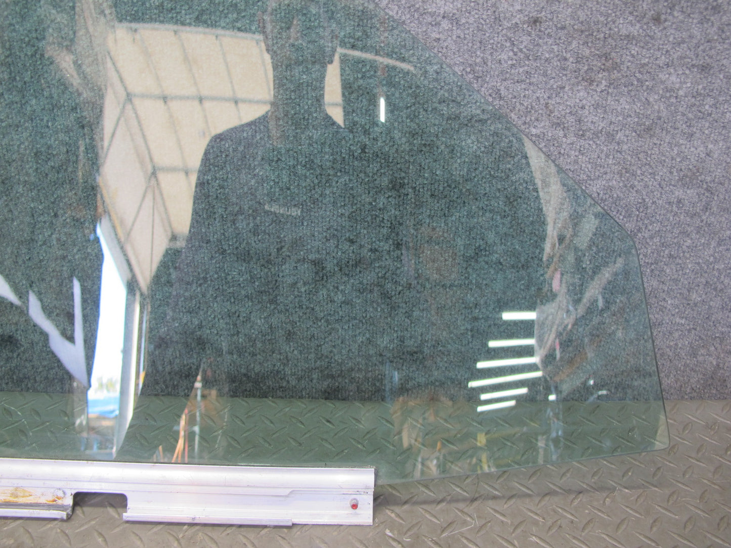 90-95 Mercedes W124 300D Sedan Front Left Door Glass Window OEM