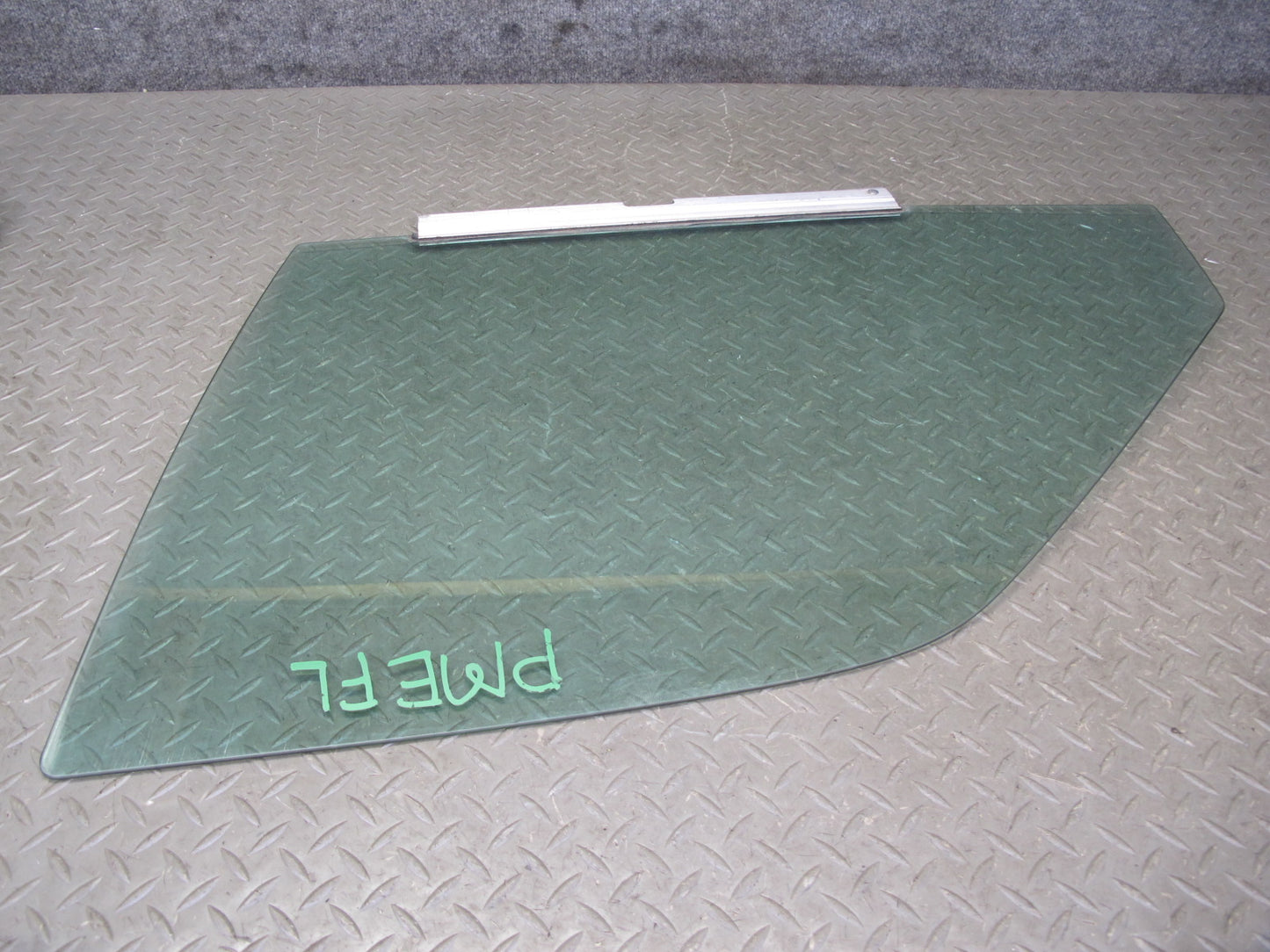 90-95 Mercedes W124 300D Sedan Front Left Door Glass Window OEM