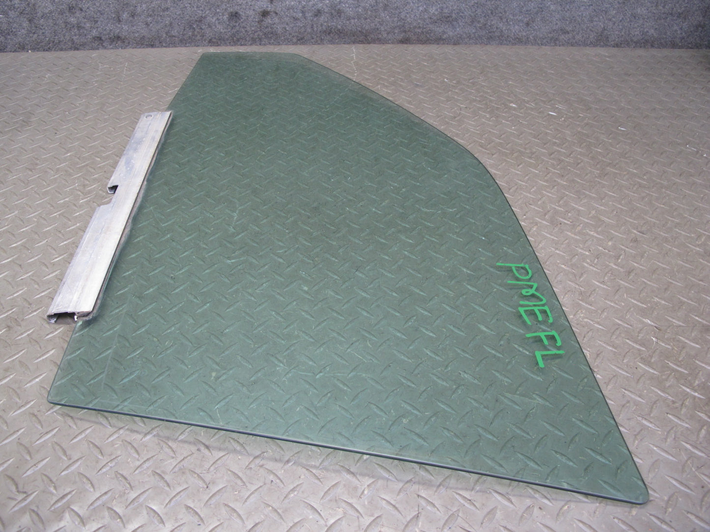 90-95 Mercedes W124 300D Sedan Front Left Door Glass Window OEM