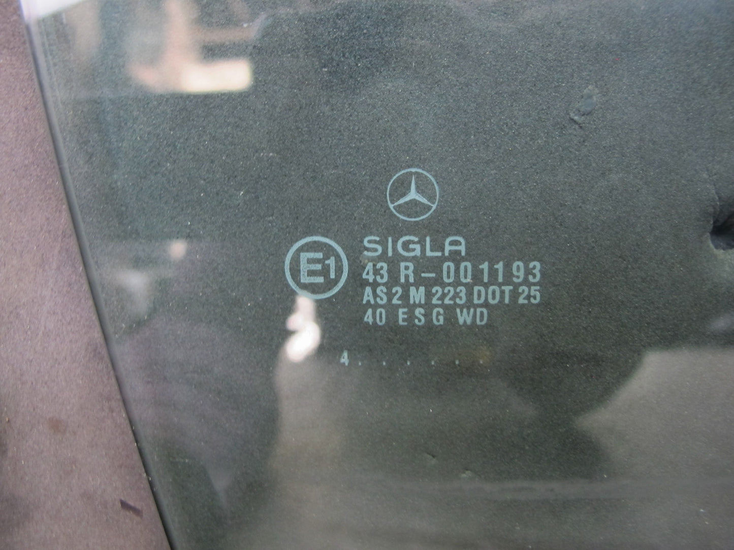 90-95 Mercedes W124 300D Sedan Front Right Door Glass Window OEM