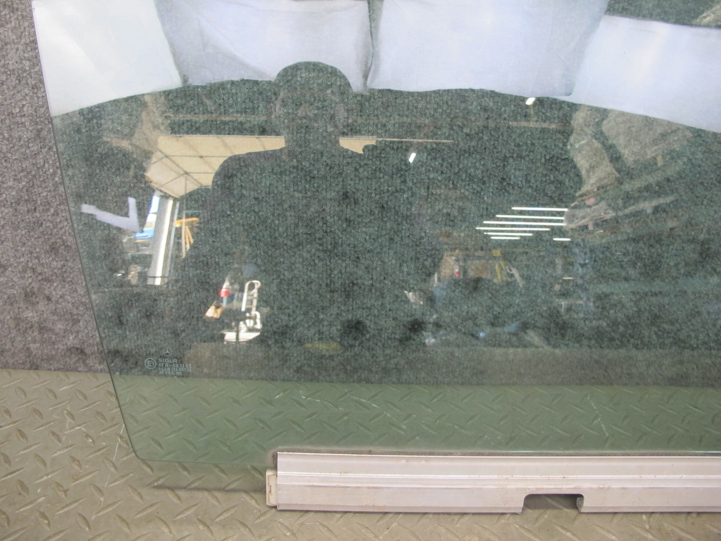 90-95 Mercedes W124 300D Sedan Front Right Door Glass Window OEM