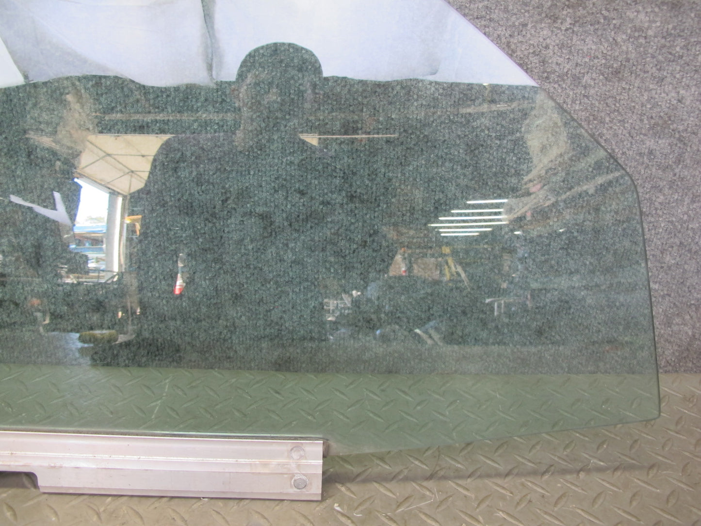 90-95 Mercedes W124 300D Sedan Front Right Door Glass Window OEM