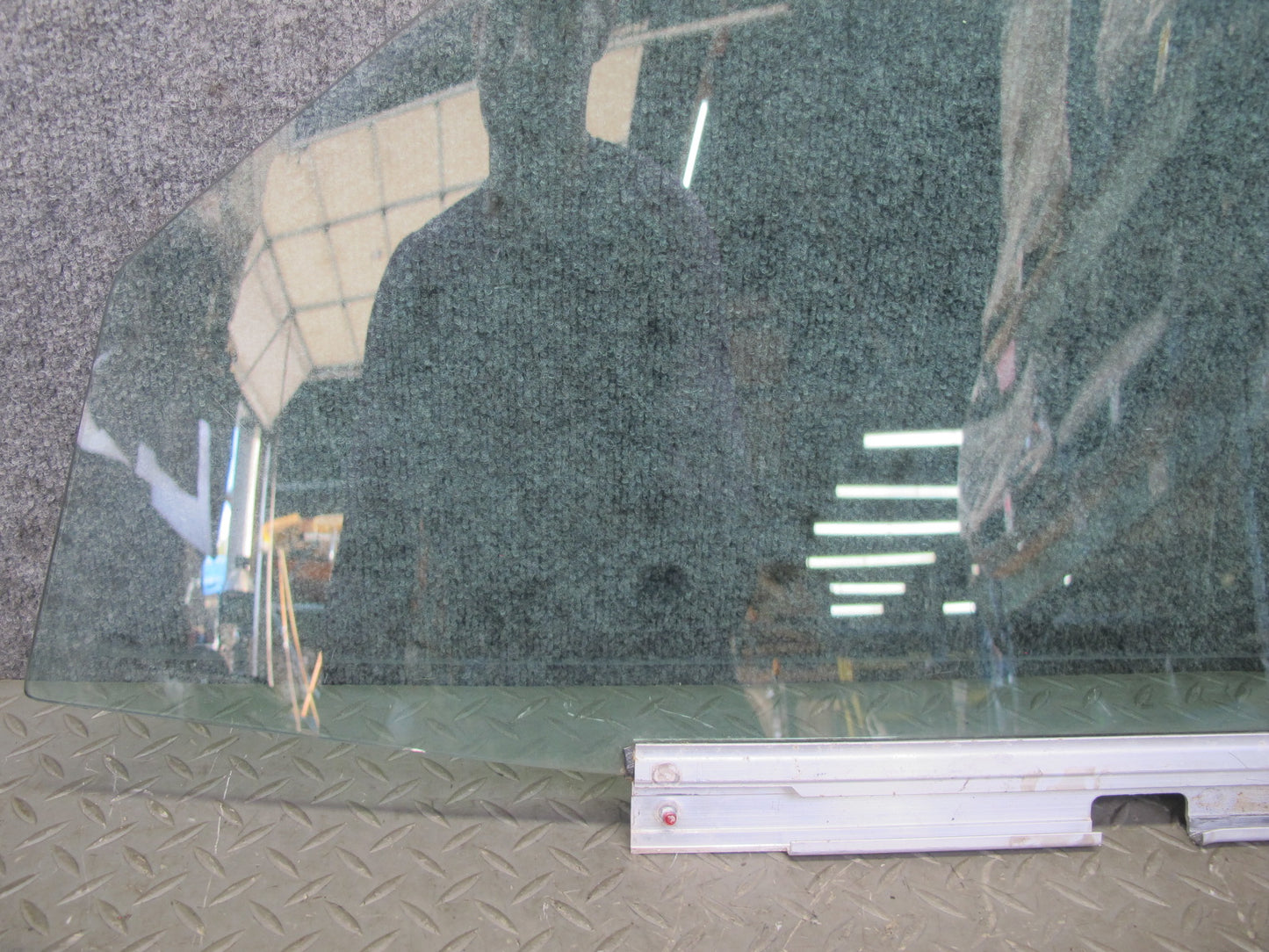 90-95 Mercedes W124 300D Sedan Front Right Door Glass Window OEM