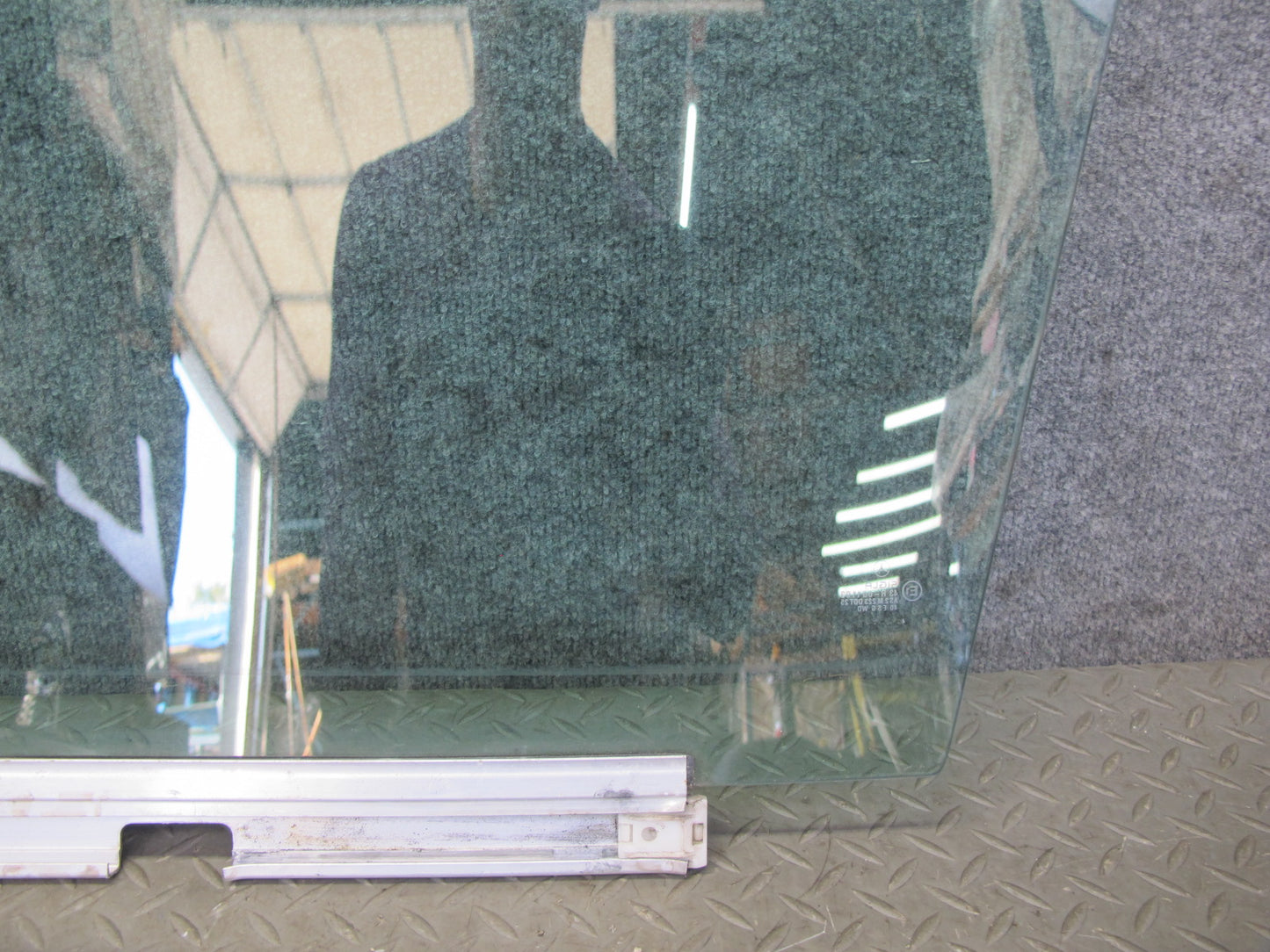 90-95 Mercedes W124 300D Sedan Front Right Door Glass Window OEM