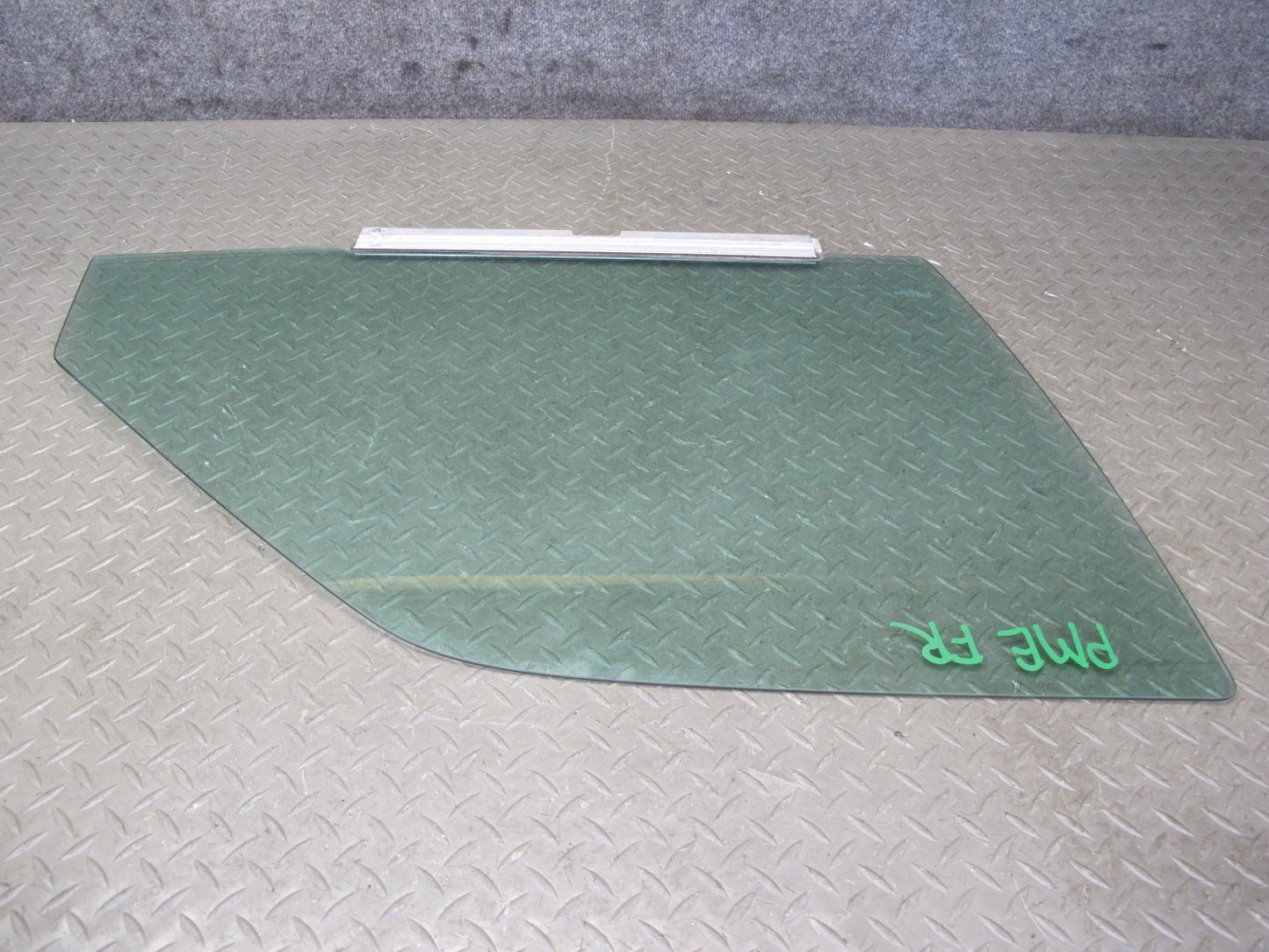 90-95 Mercedes W124 300D Sedan Front Right Door Glass Window OEM