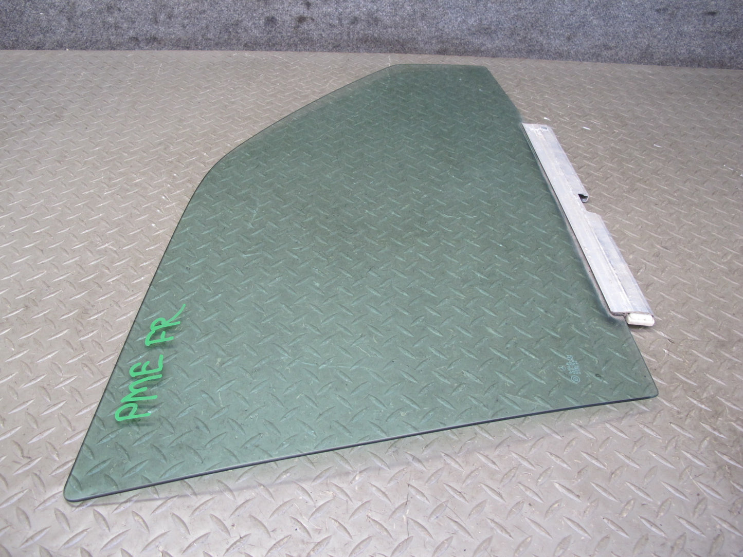 90-95 Mercedes W124 300D Sedan Front Right Door Glass Window OEM