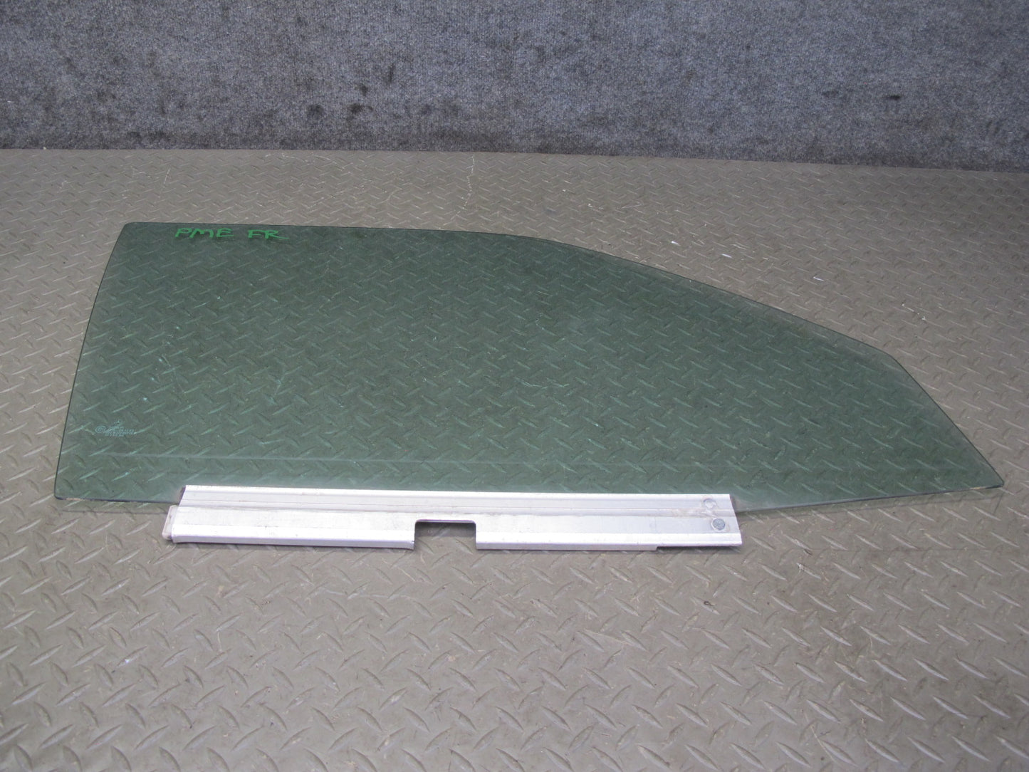 90-95 Mercedes W124 300D Sedan Front Right Door Glass Window OEM