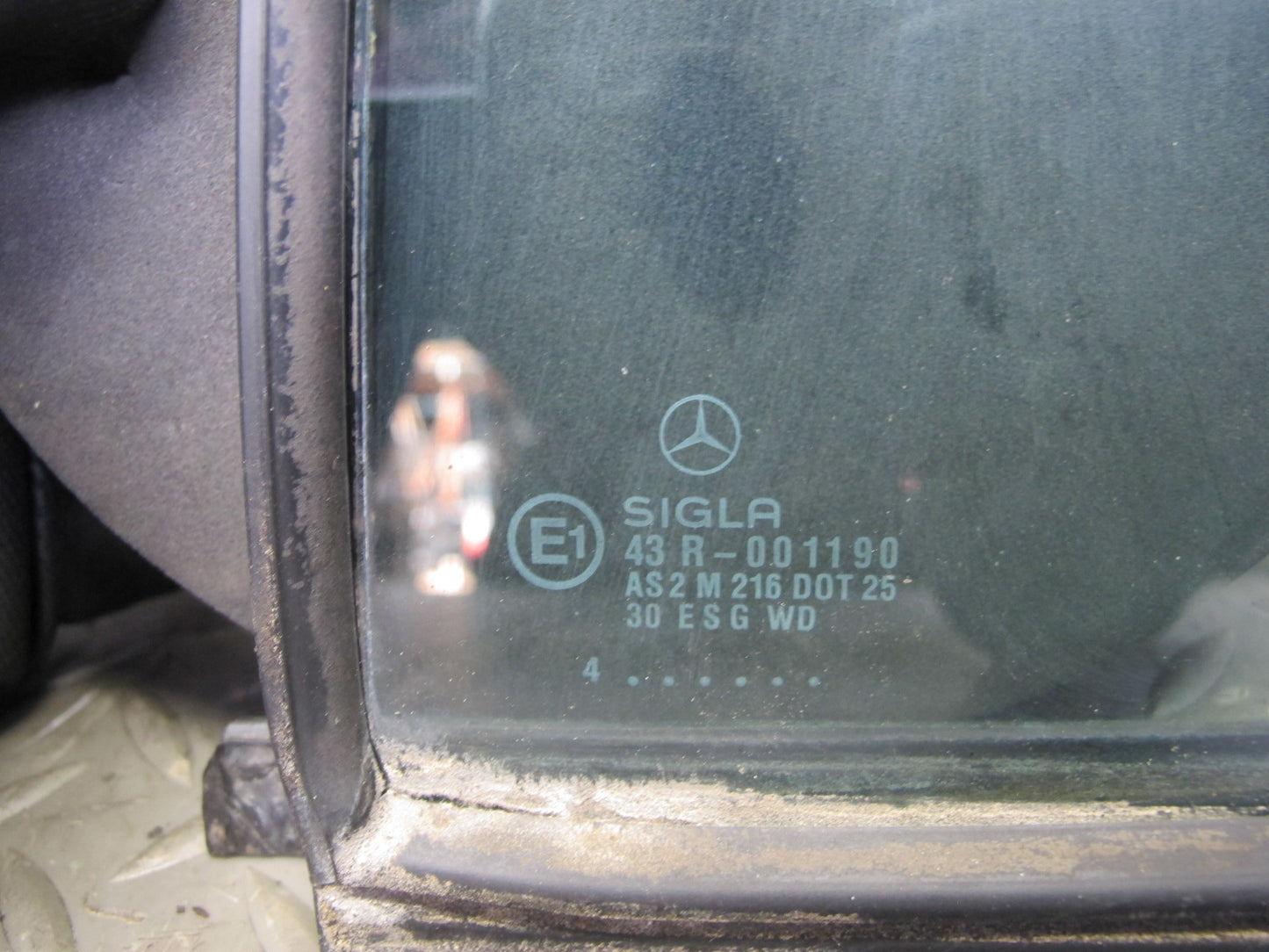 93-95 Mercedes W124 300D Sedan Rear Left Door Quarter Glass Window OEM