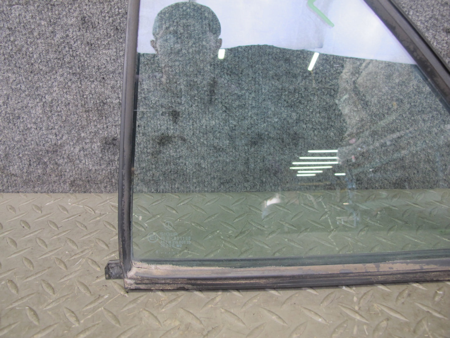 93-95 Mercedes W124 300D Sedan Rear Left Door Quarter Glass Window OEM