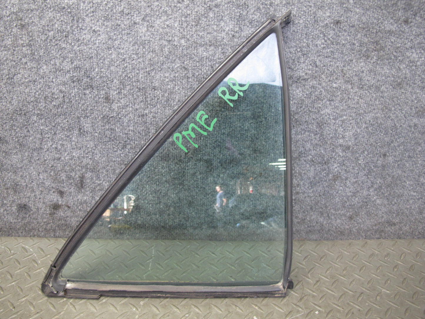 93-95 Mercedes W124 300D Sedan Rear Right Door Quarter Glass Window OEM