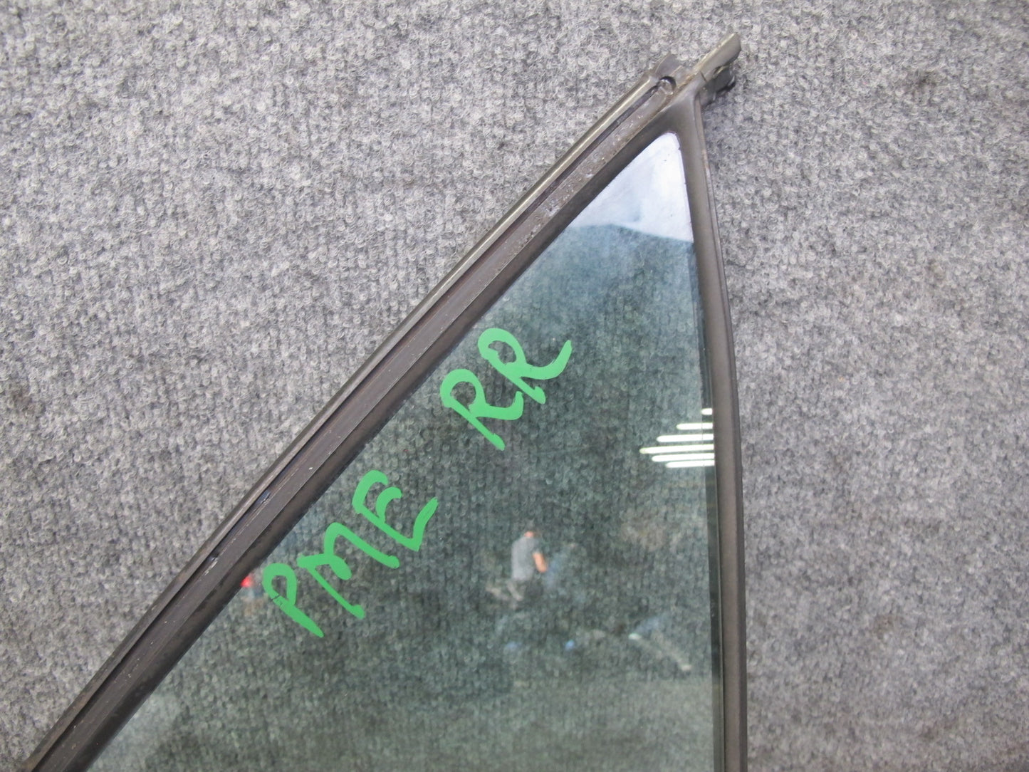 93-95 Mercedes W124 300D Sedan Rear Right Door Quarter Glass Window OEM