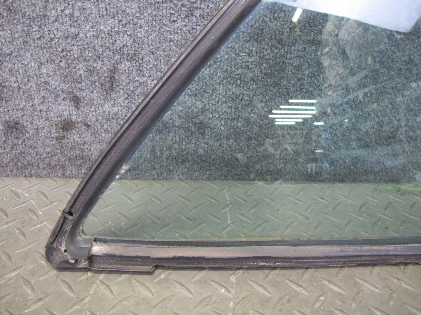 93-95 Mercedes W124 300D Sedan Rear Right Door Quarter Glass Window OEM
