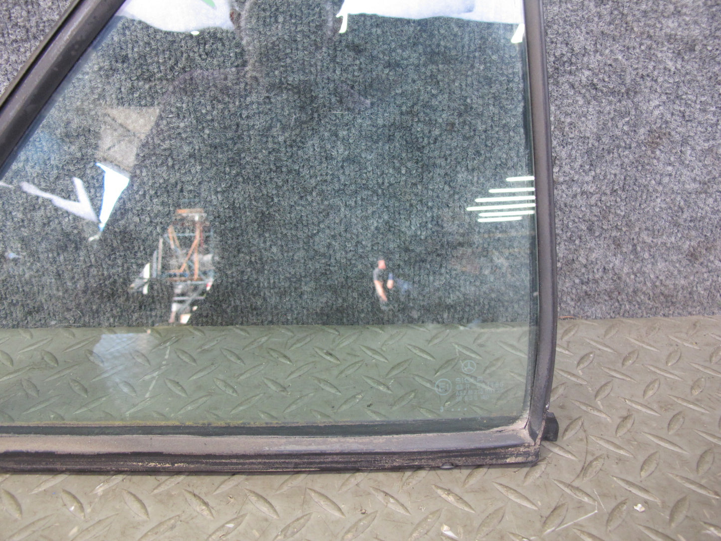 93-95 Mercedes W124 300D Sedan Rear Right Door Quarter Glass Window OEM