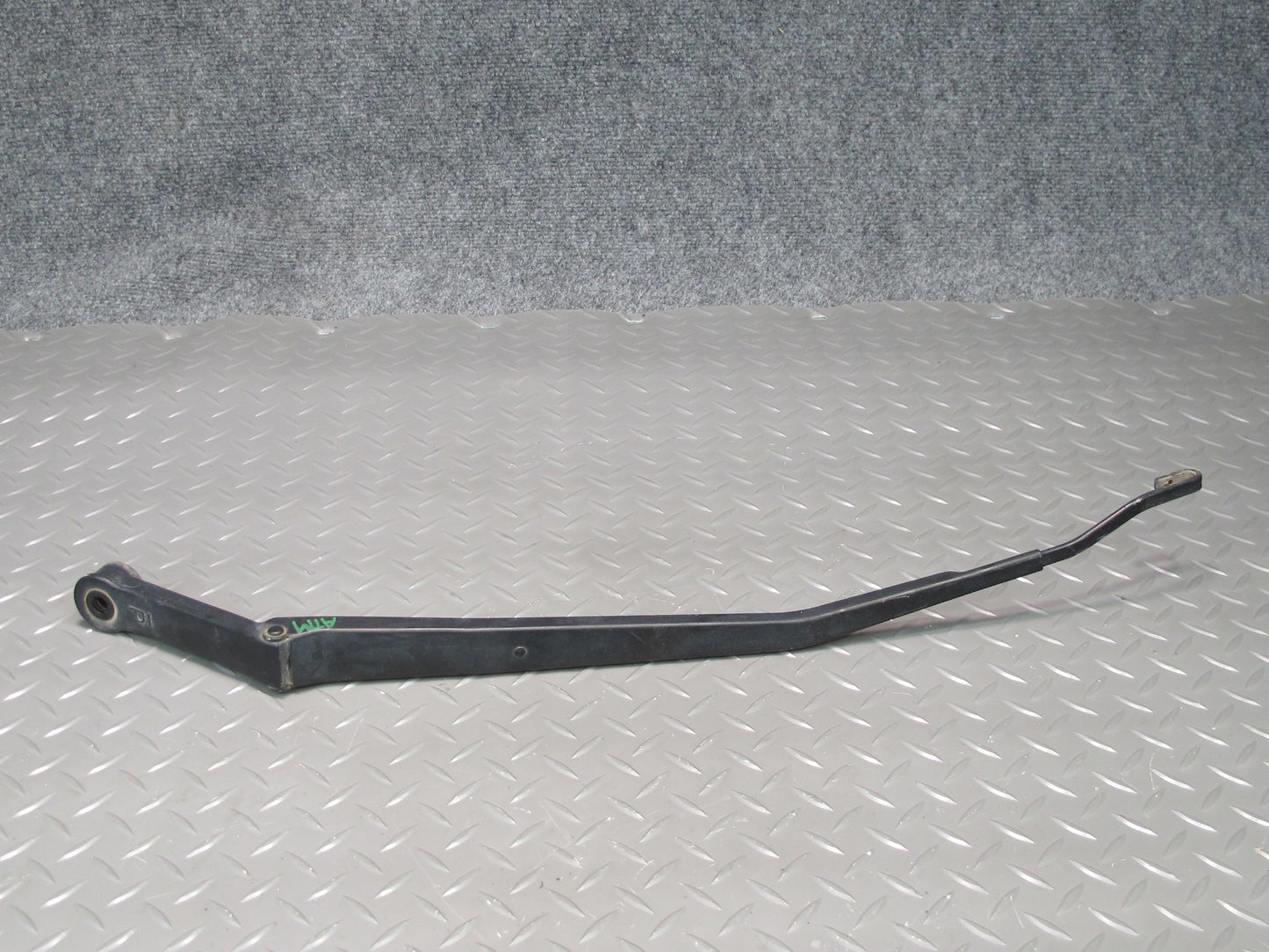 96-00 Toyota MARK2 JZX100 Set of 2 Front Left & Right Wiper Arm OEM