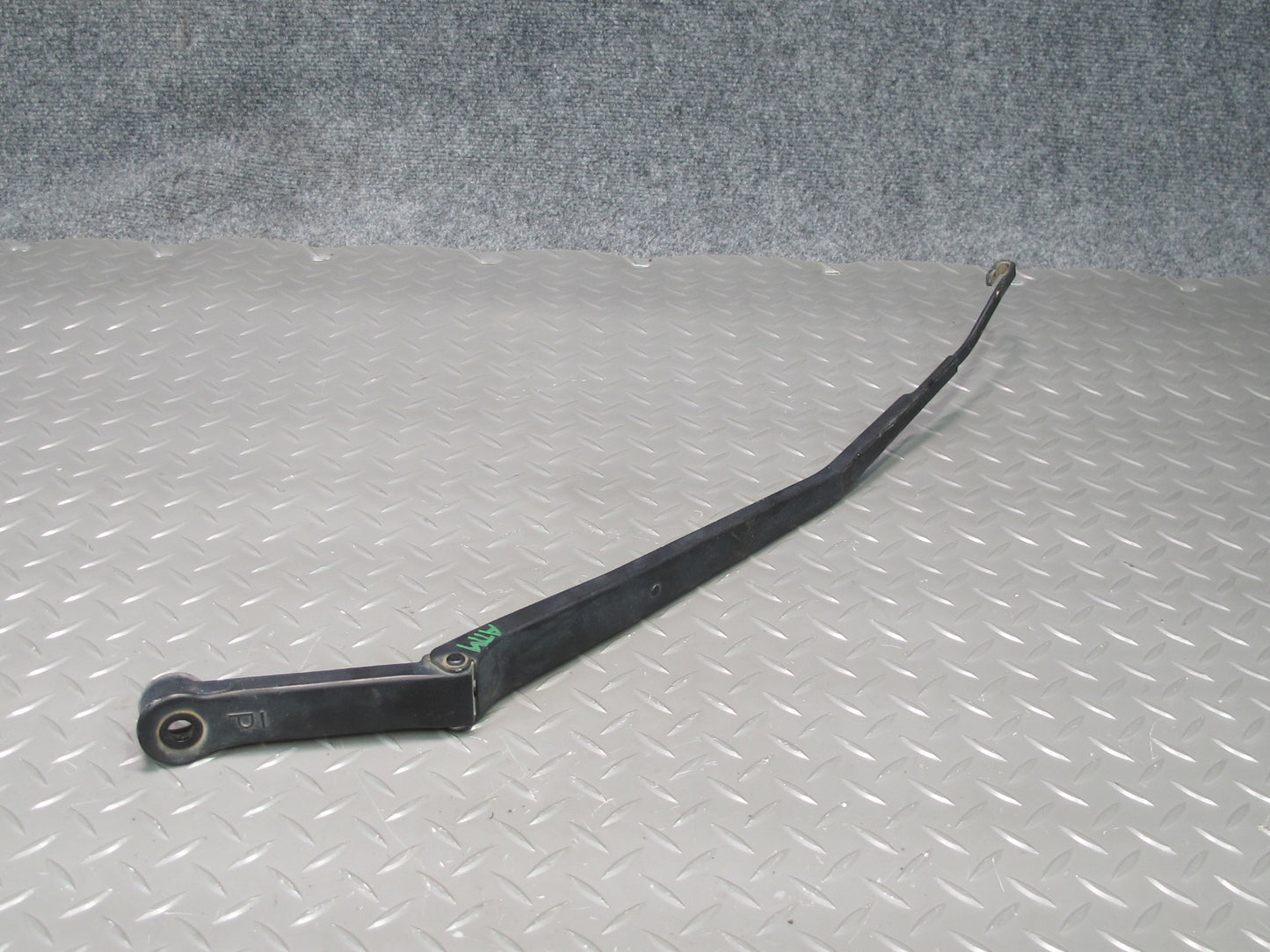 96-00 Toyota MARK2 JZX100 Set of 2 Front Left & Right Wiper Arm OEM