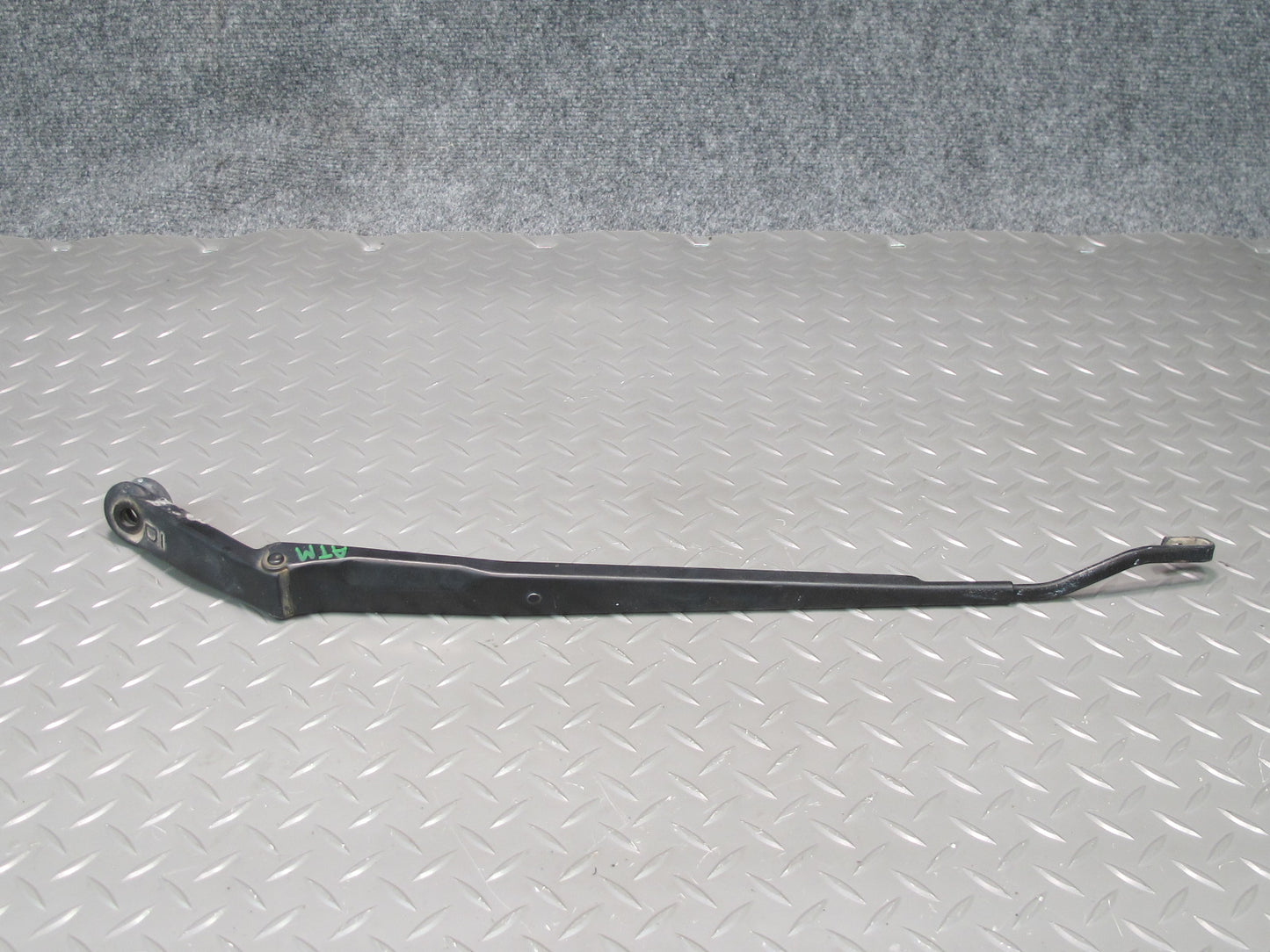 96-00 Toyota MARK2 JZX100 Set of 2 Front Left & Right Wiper Arm OEM