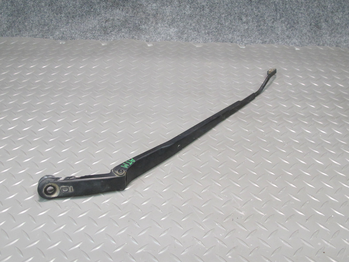 96-00 Toyota MARK2 JZX100 Set of 2 Front Left & Right Wiper Arm OEM