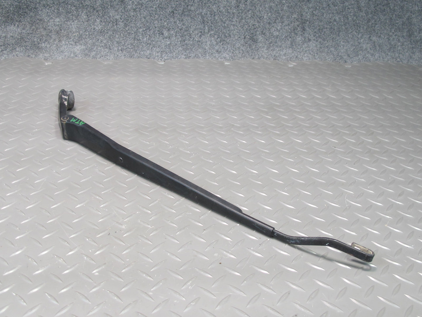 96-00 Toyota MARK2 JZX100 Set of 2 Front Left & Right Wiper Arm OEM