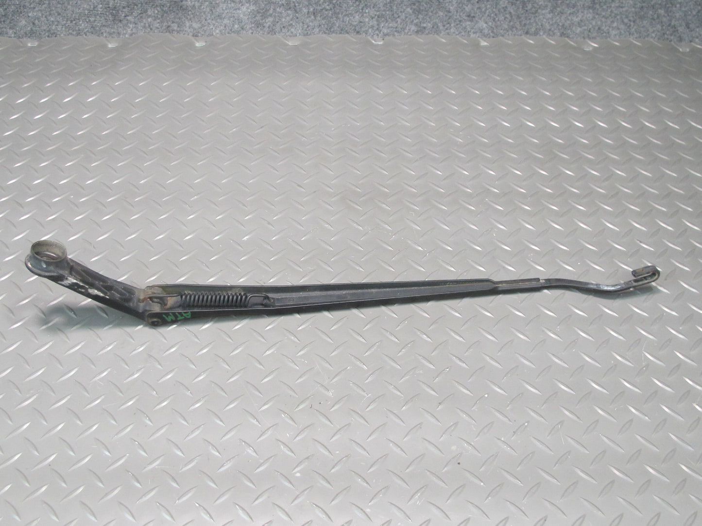 96-00 Toyota MARK2 JZX100 Set of 2 Front Left & Right Wiper Arm OEM