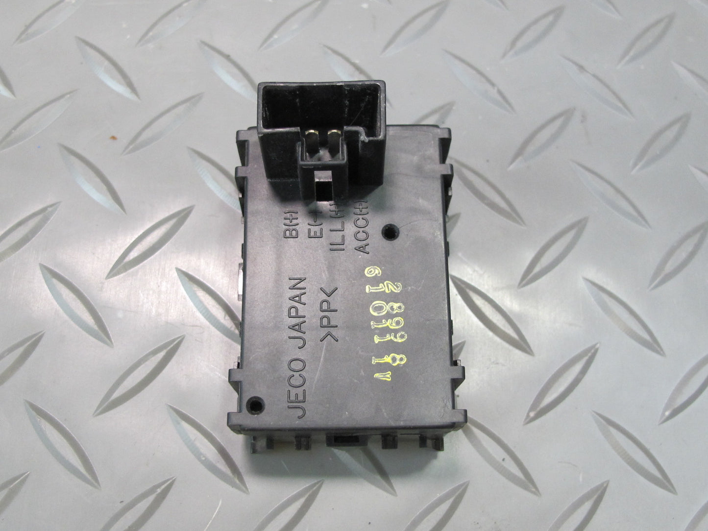 96-98 Toyota MARK2 JZX100 Dash Digital Clock Unit OEM