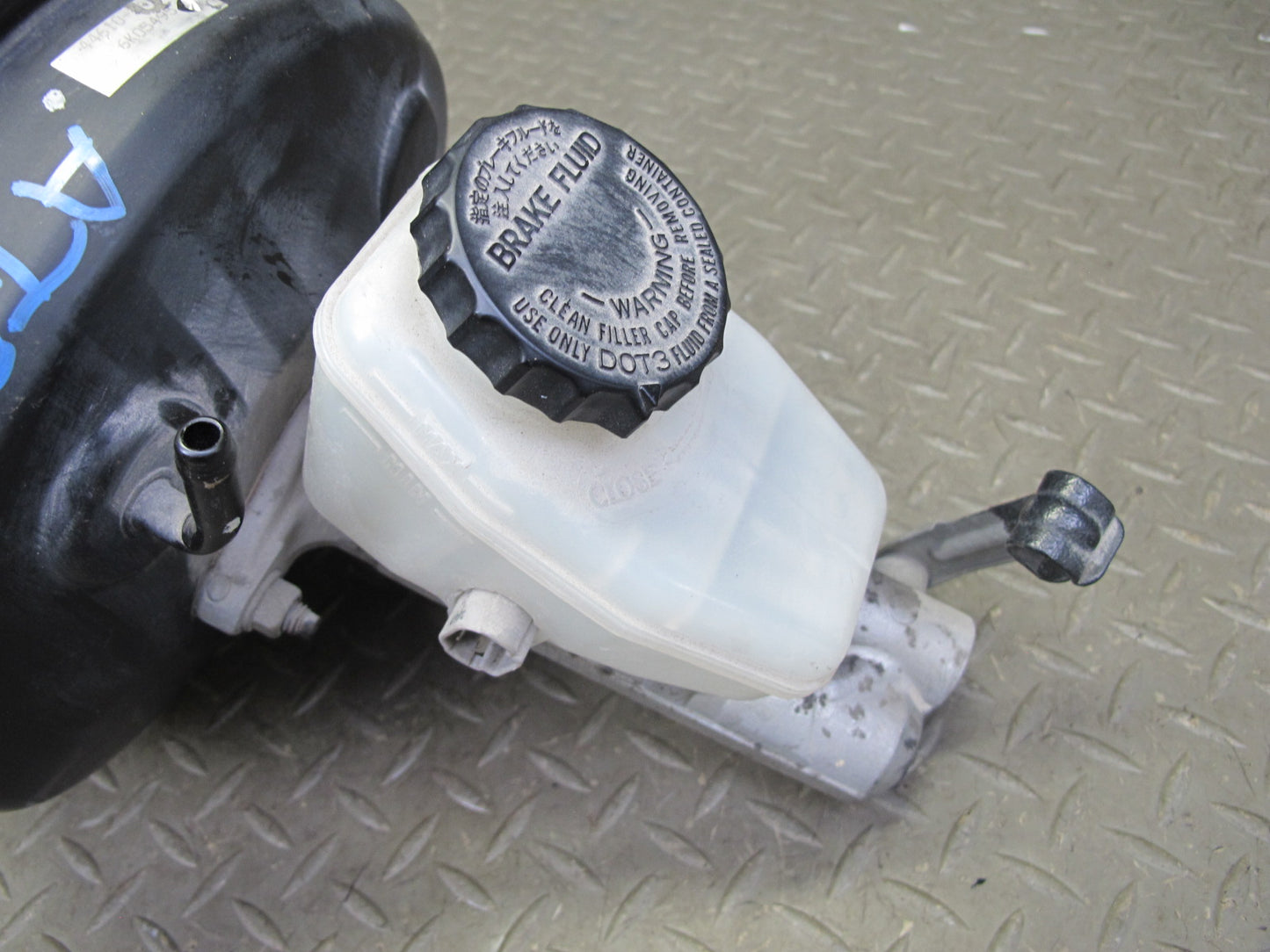 96-98 Toyota MARK2 JZX100 Tourer S Brake Master Cylinder Booster Fluid Reservoir