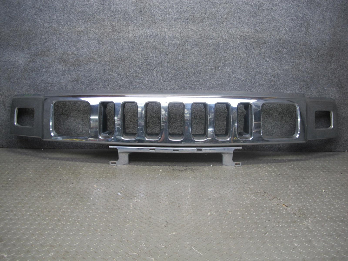 2008-2009 Hummer H2 Front Chrome Grille Panel 25886172