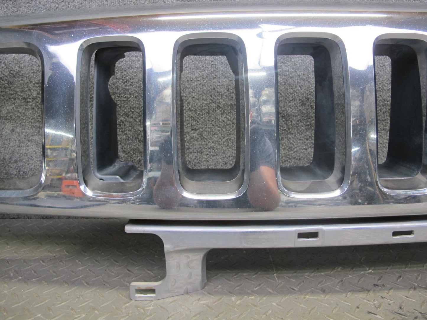 2008-2009 Hummer H2 Front Chrome Grille Panel 25886172