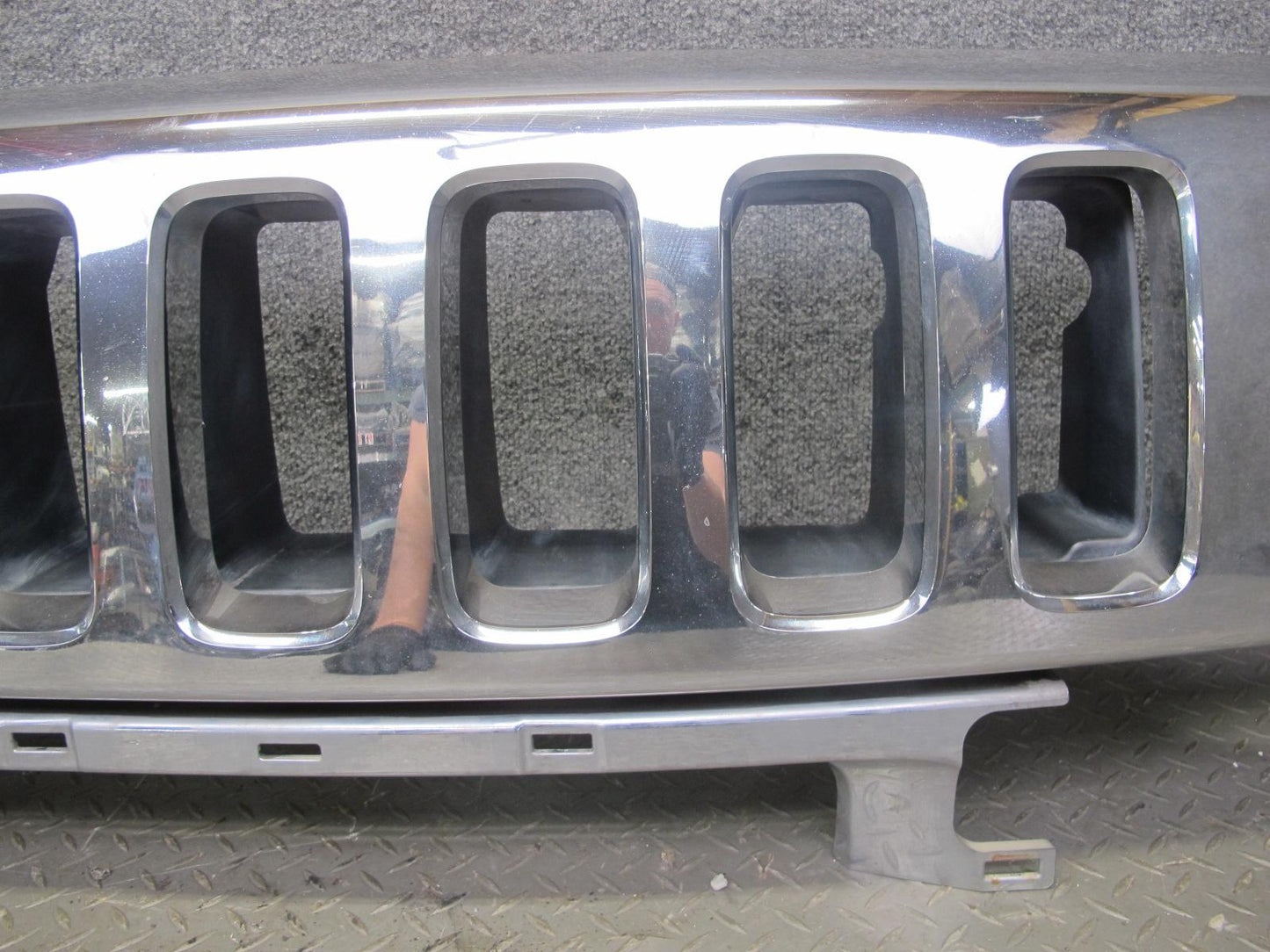 2008-2009 Hummer H2 Front Chrome Grille Panel 25886172