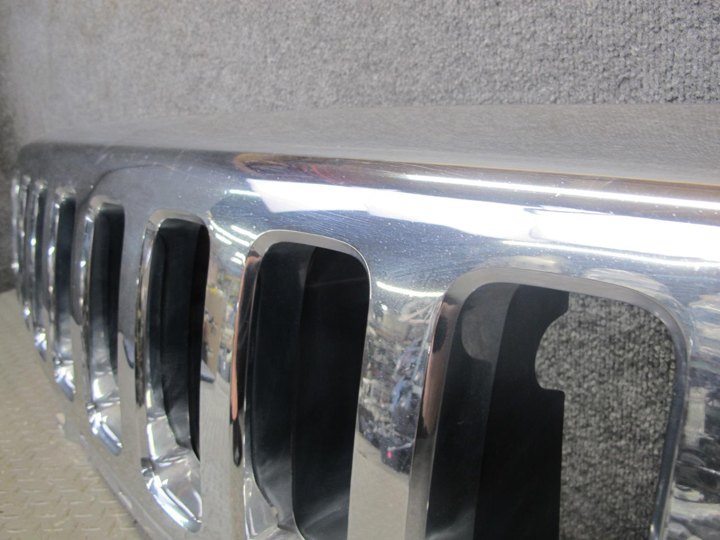 2008-2009 Hummer H2 Front Chrome Grille Panel 25886172