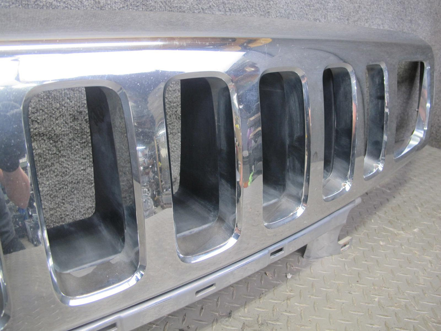 2008-2009 Hummer H2 Front Chrome Grille Panel 25886172