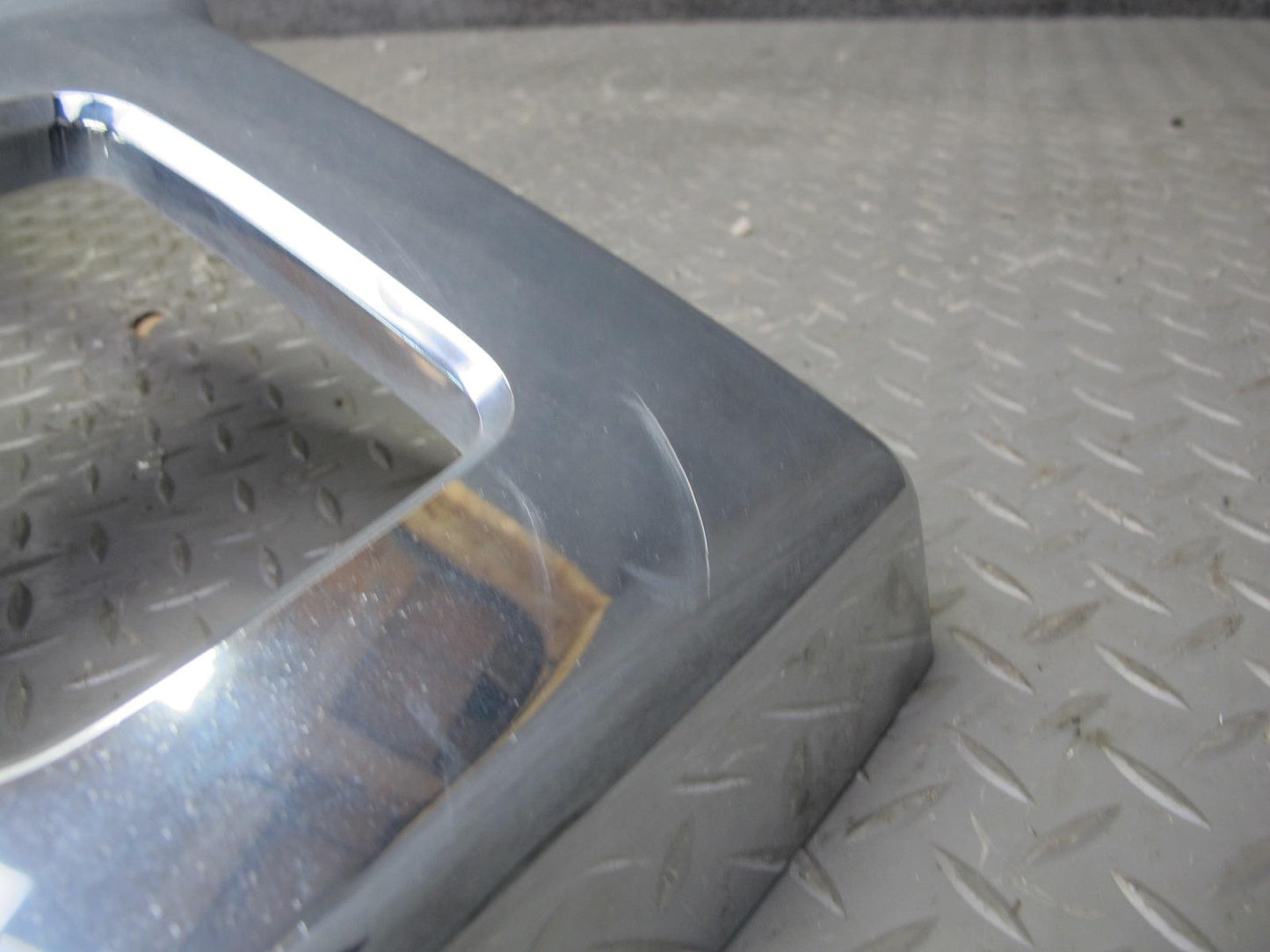 2008-2009 Hummer H2 Front Chrome Grille Panel 25886172