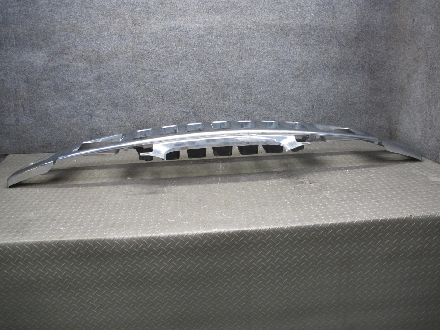 2008-2009 Hummer H2 Front Chrome Grille Panel 25886172