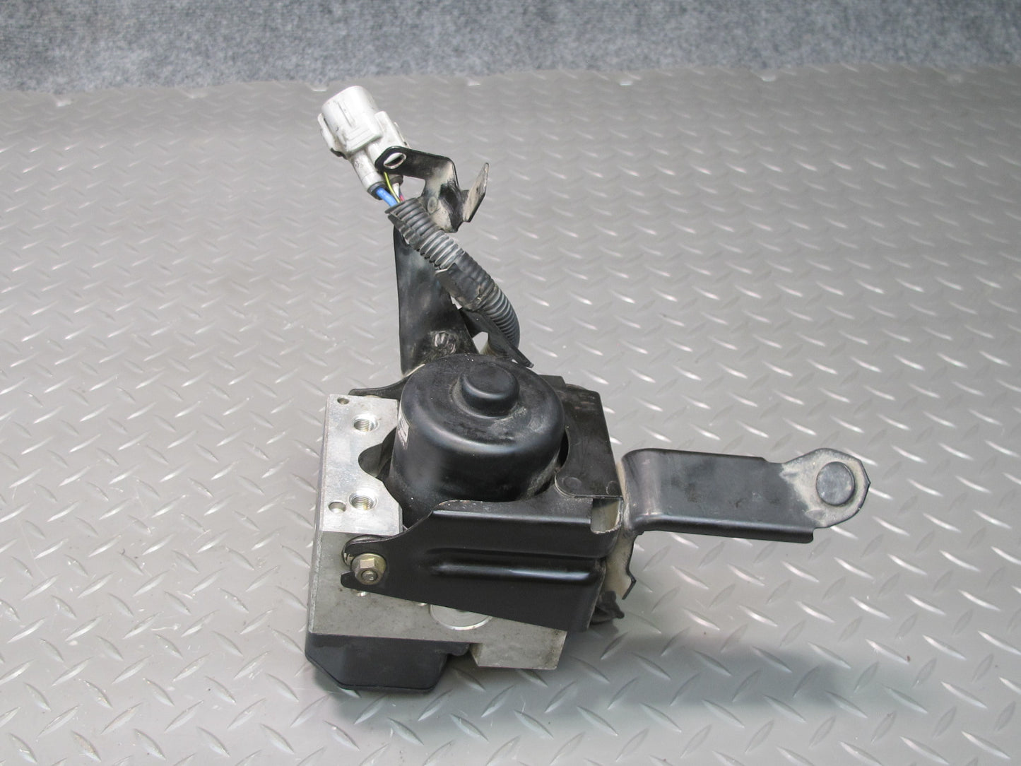 1996 Toyota MARK2 JZX100 Anti Lock Brake ABS Pump Module 44510-24060 OEM