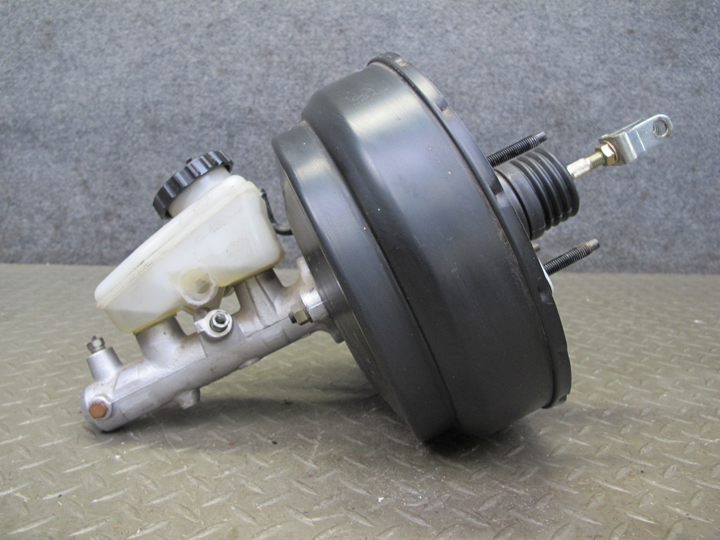 96-97 Toyota Celsior UCF20 RHD Brake Master Cylinder Booster Fluid Reservoir OEM