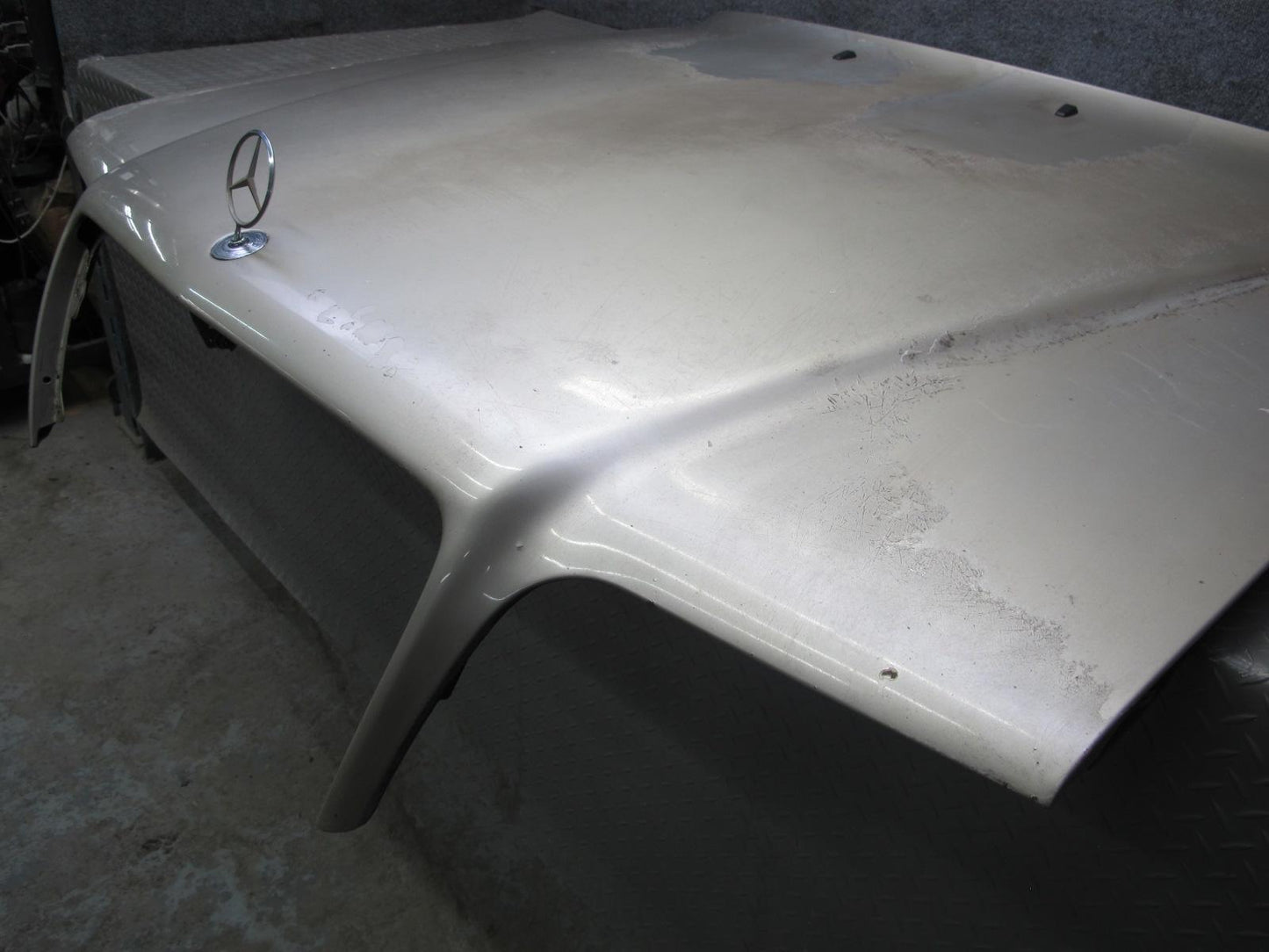 94-95 Mercedes W124 300D Sedan Hood Bonnet Shell Cover Panel Silver w Emblem OEM