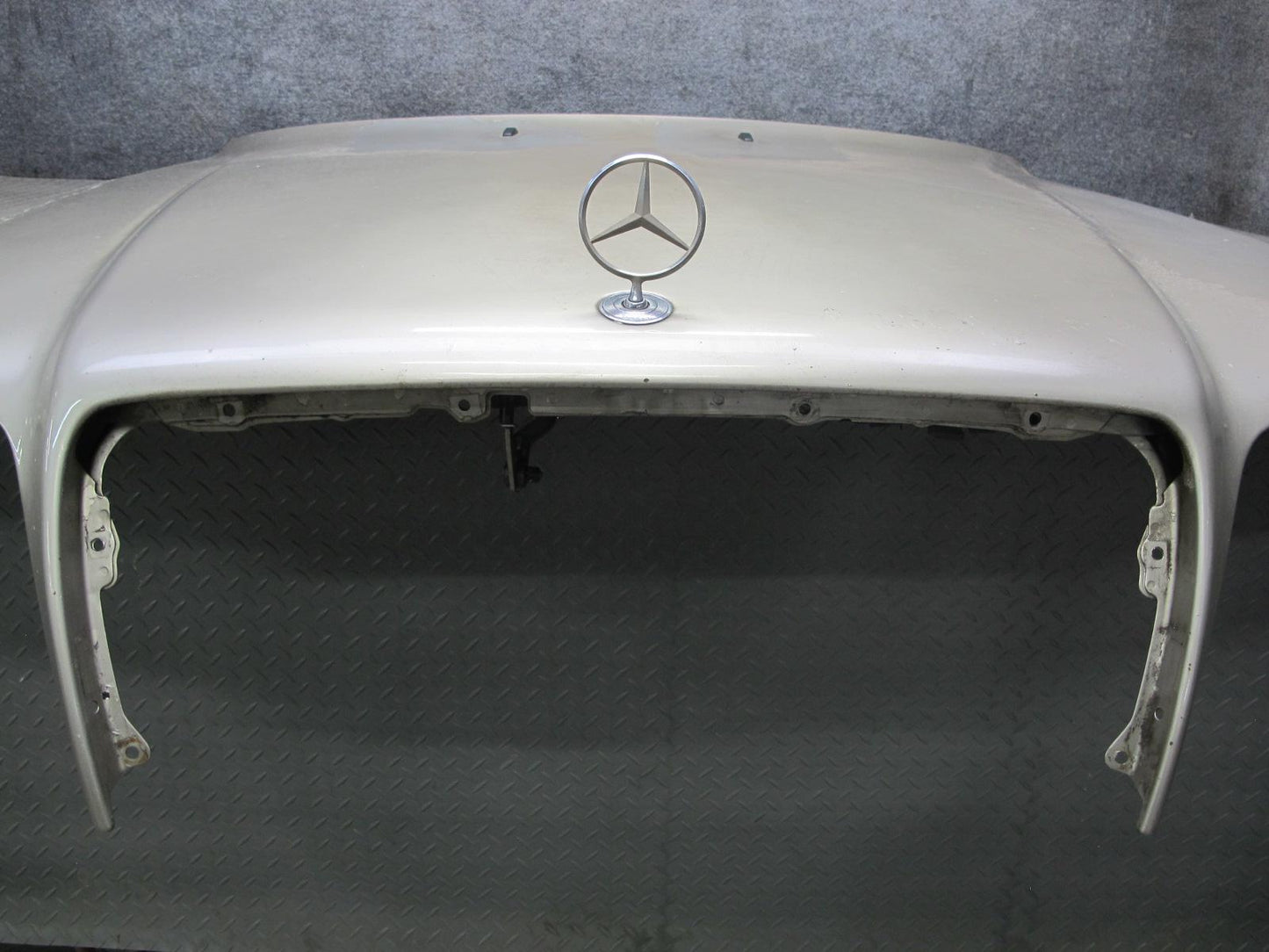 94-95 Mercedes W124 300D Sedan Hood Bonnet Shell Cover Panel Silver w Emblem OEM
