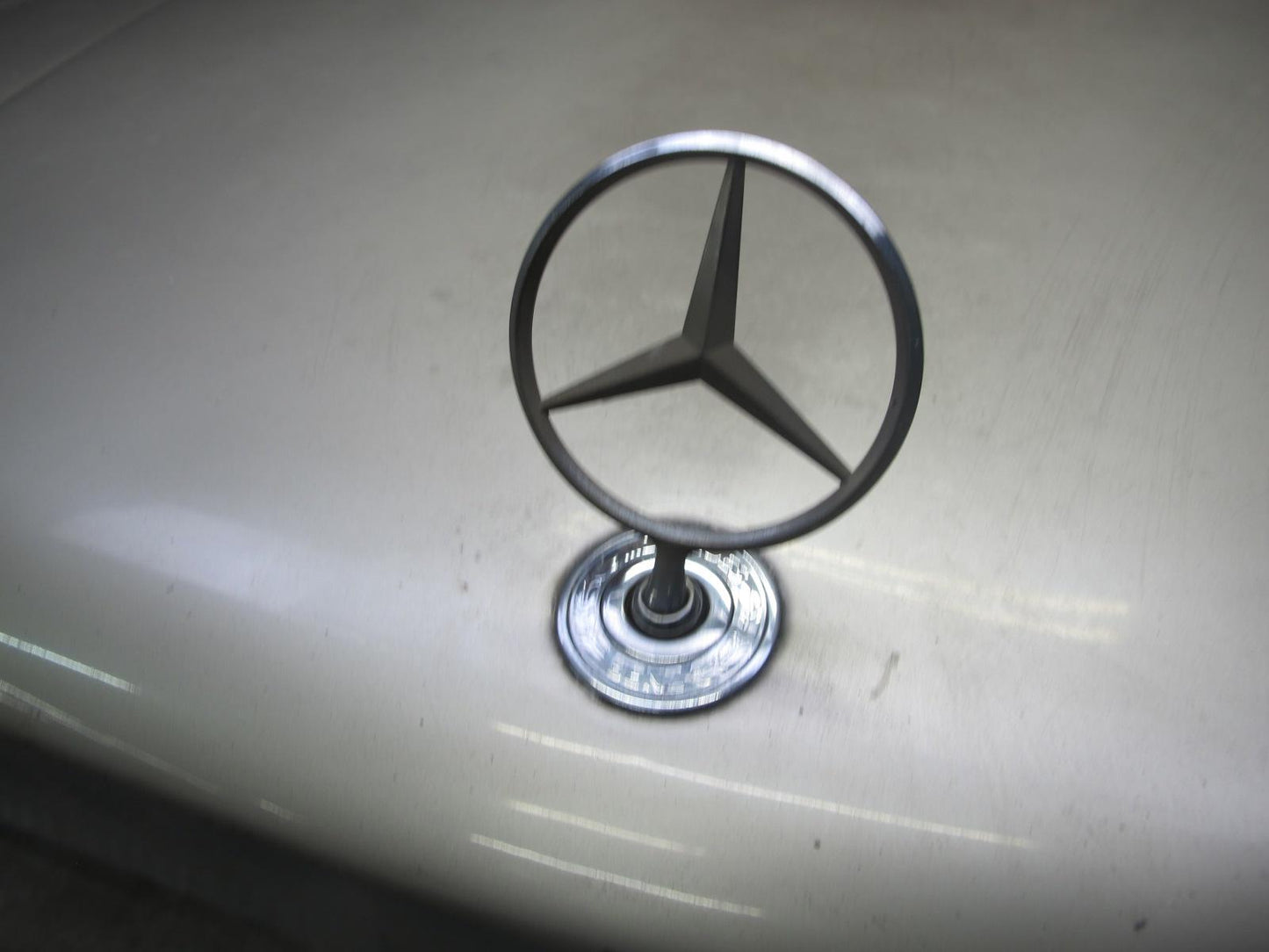 94-95 Mercedes W124 300D Sedan Hood Bonnet Shell Cover Panel Silver w Emblem OEM