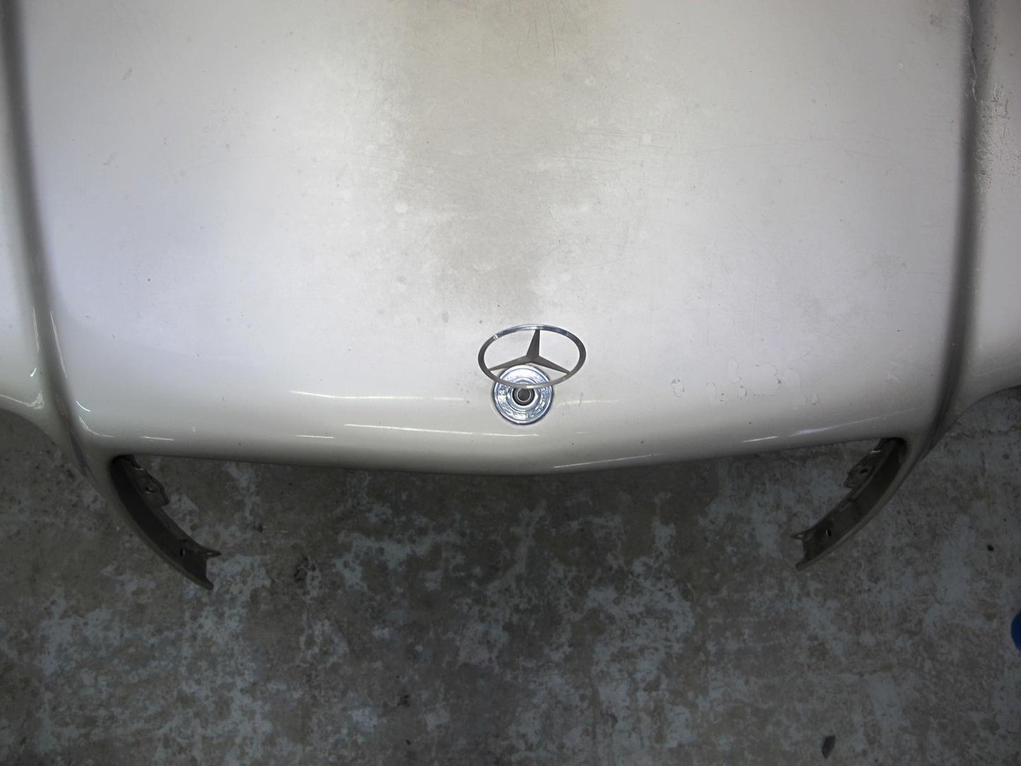 94-95 Mercedes W124 300D Sedan Hood Bonnet Shell Cover Panel Silver w Emblem OEM