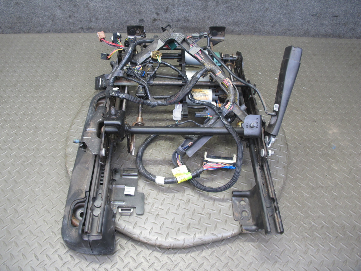 2008-2009 Hummer H2 Front Left Seat Lower Frame Track Rail w Motors