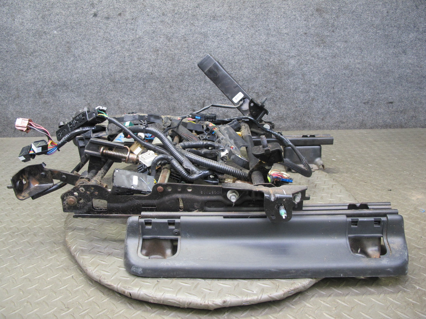 2008-2009 Hummer H2 Front Left Seat Lower Frame Track Rail w Motors