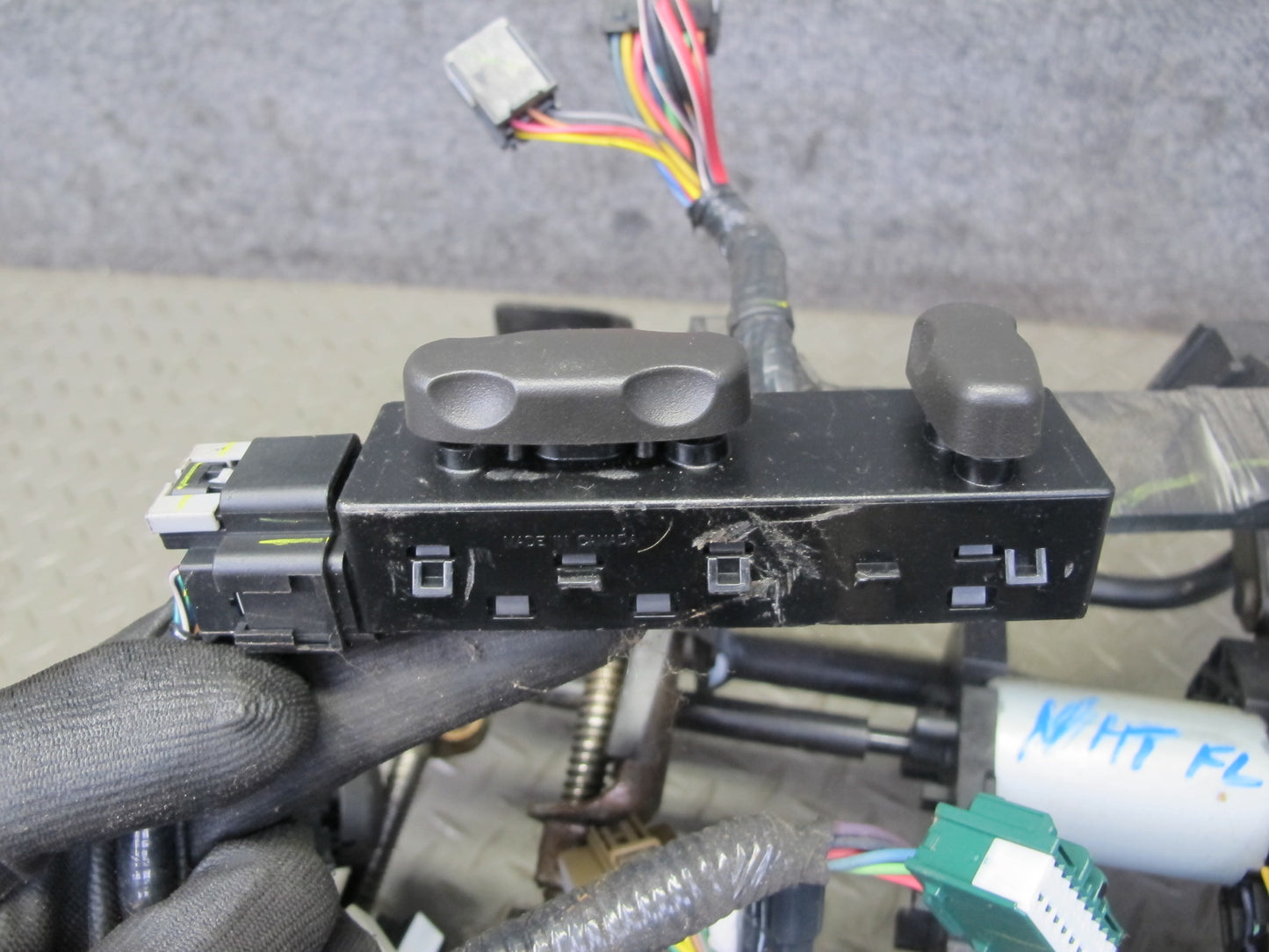 2008-2009 Hummer H2 Front Left Seat Lower Frame Track Rail w Motors